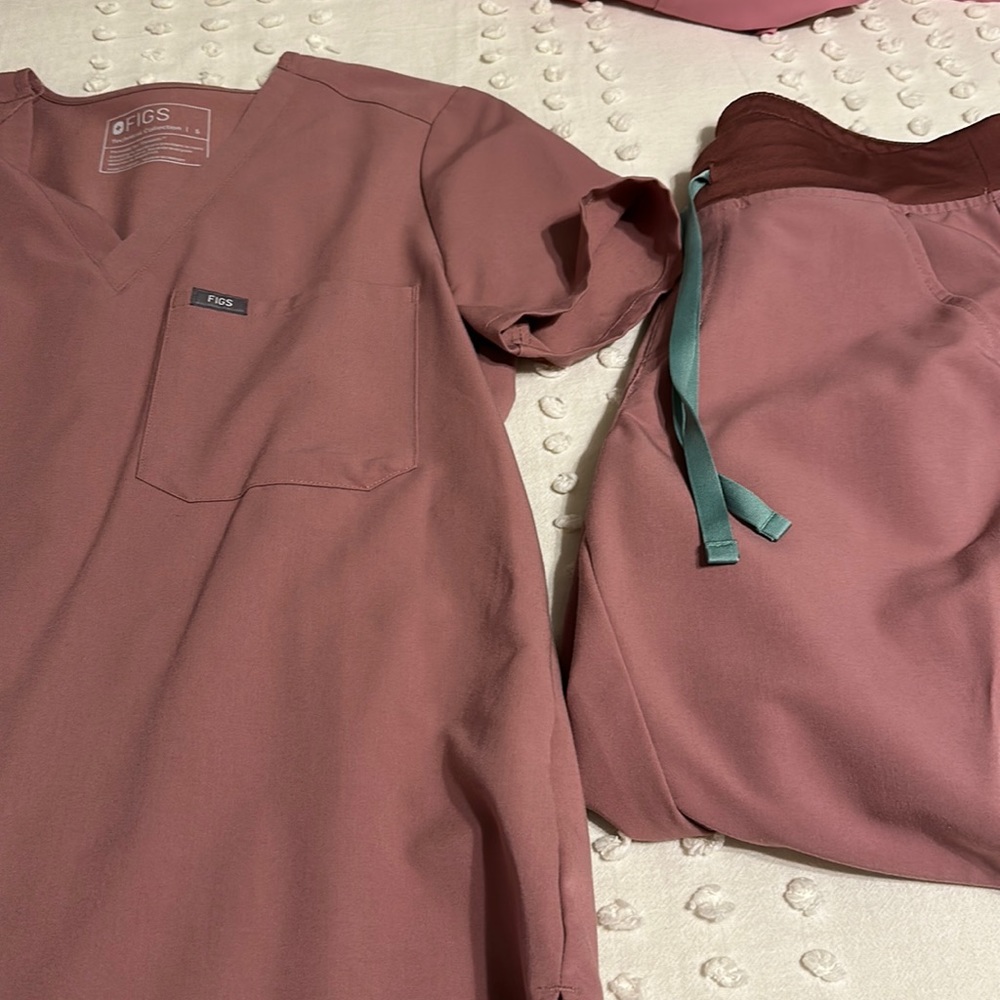 EUC Figs set in mineral mauve!